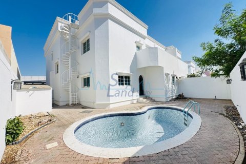 Villa de 4 dormitorios en Umm Suqeim, UAE No. 145038 31