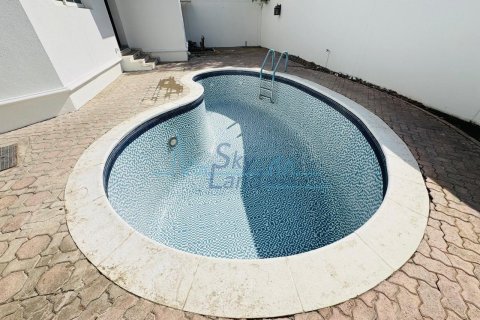 Villa de 4 dormitorios en Umm Suqeim, UAE No. 145038 13