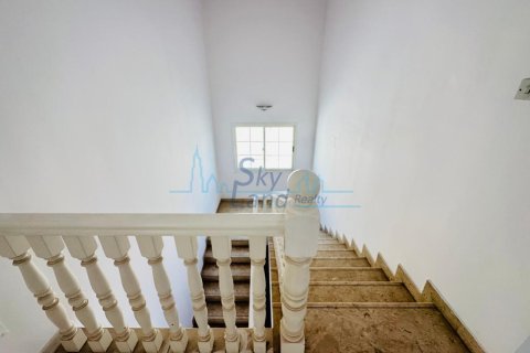 Villa de 4 dormitorios en Umm Suqeim, UAE No. 145038 12