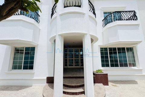 Villa de 4 dormitorios en Umm Suqeim, UAE No. 145038 22
