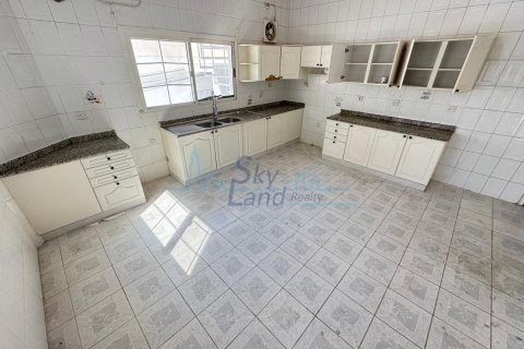Villa de 4 dormitorios en Umm Suqeim, UAE No. 145038 25