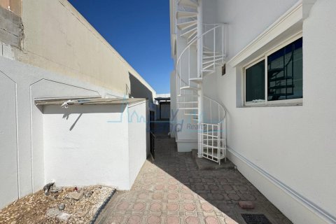 Villa de 4 dormitorios en Umm Suqeim, UAE No. 145038 14