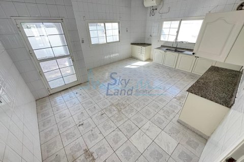 Villa de 4 dormitorios en Umm Suqeim, UAE No. 145038 29