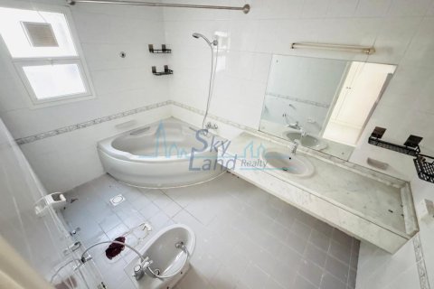 Villa de 4 dormitorios en Umm Suqeim, UAE No. 145038 5