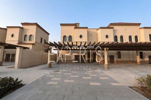 Townhouse de 2 dormitorios en Khalifa City, UAE No. 224220