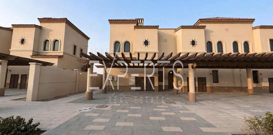 Townhouse de 2 dormitorios en Khalifa City, UAE No. 224220