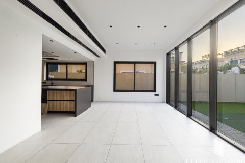 Вилла с 4 спальнями в Legacy Nova Villas, ОАЭ №14763 4