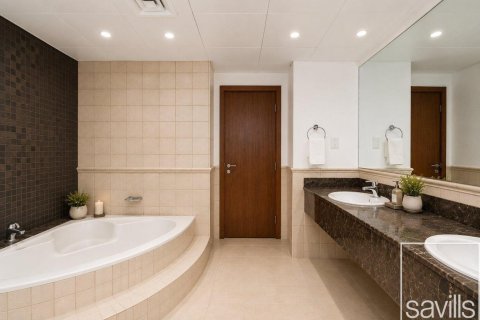 Вилла с 4 спальнями в Jumeirah Islands, ОАЭ №217383 15
