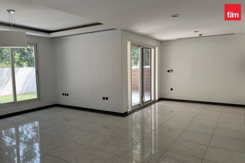 3 bedrooms Villa in Dubai, UAE No. 219062 3