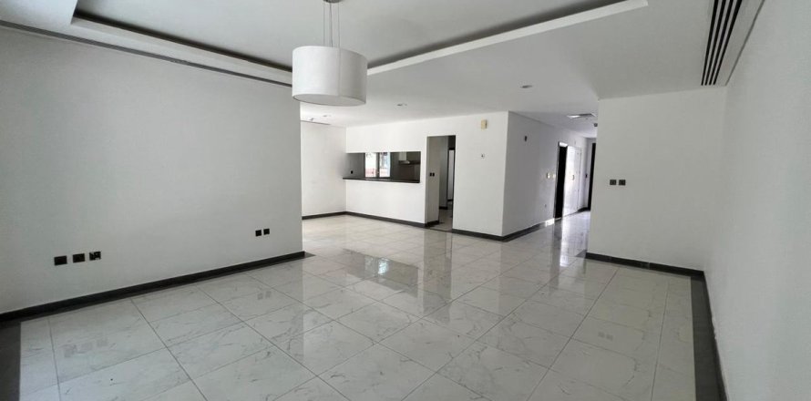 3 bedrooms Villa in Dubai, UAE No. 219062