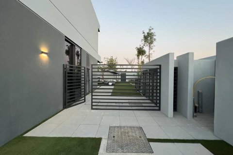 Villa de 4 dormitorios en Tilal City, UAE No. 10908 8