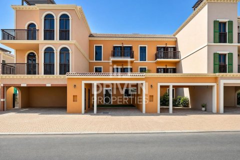 Townhouse de 3 dormitorios en Jumeirah, UAE No. 215199
