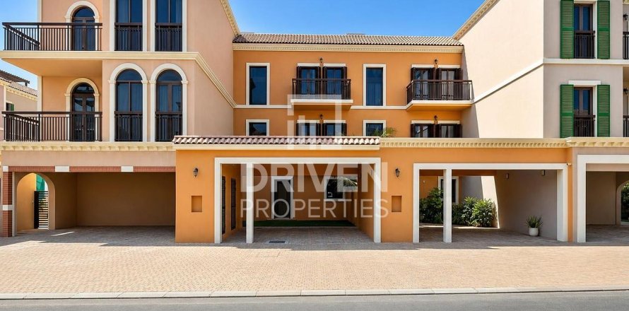 Townhouse de 3 dormitorios en Jumeirah, UAE No. 215199