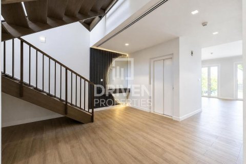 Townhouse de 3 dormitorios en Jumeirah, UAE No. 215199 8