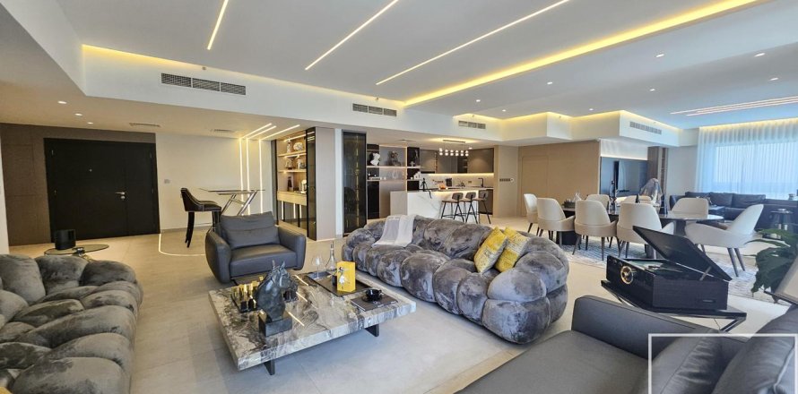 4 bedrooms Apartment in Executive Towers, UAE No. 211083