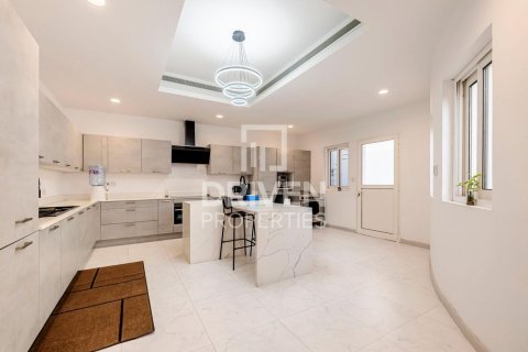 7 bedrooms Villa in Nadd Al Sheba, UAE No. 212739 17