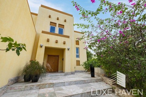 Villa de 3 dormitorios en Jumeirah Park, UAE No. 8543