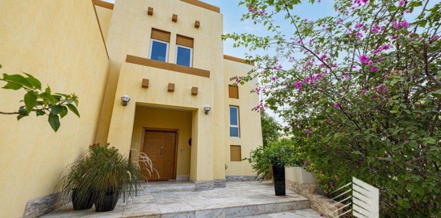 Villa de 3 dormitorios en Jumeirah Park, UAE No. 8543