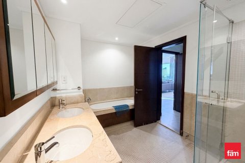 2 bedrooms Apartment in Downtown Dubai (Downtown Burj Dubai), UAE No. 215899 16