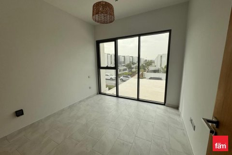 4 bedrooms Villa in Dubai, UAE No. 120236 9