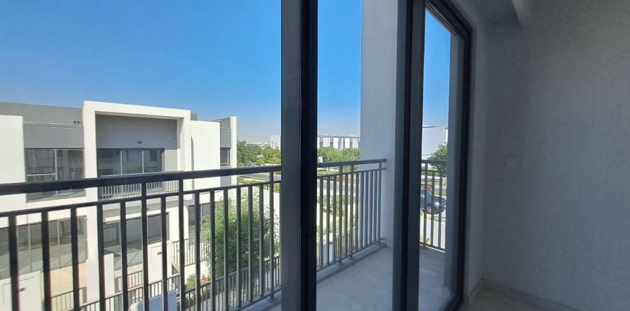 4 bedrooms Villa in Dubai, UAE No. 120236