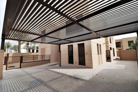 Villa de 5 dormitorios en Muwaileh Commercial, UAE No. 215272 3