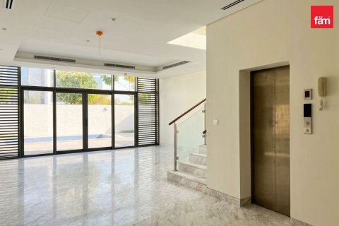 4 bedrooms Villa in Dubai, UAE No. 219243 3