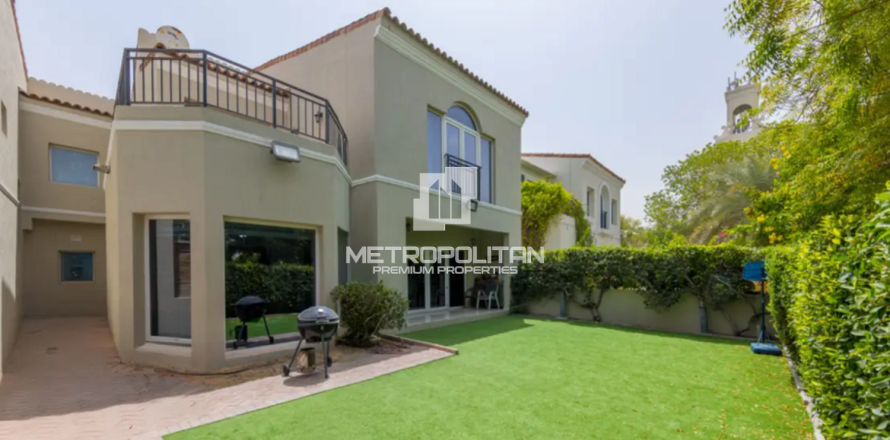 Villa de 3 dormitorios en Motor City, UAE No. 128308