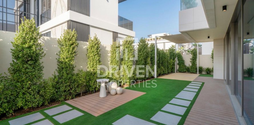 Villa de 5 chambres à La Mer, UAE No. 211796