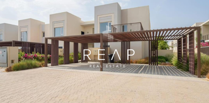 Appartement de 3 chambres à EMAAR South, UAE No. 28983