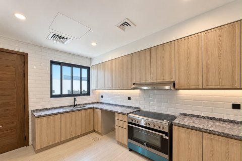 Villa de 6 dormitorios en Damac Lagoons, UAE No. 215387 8