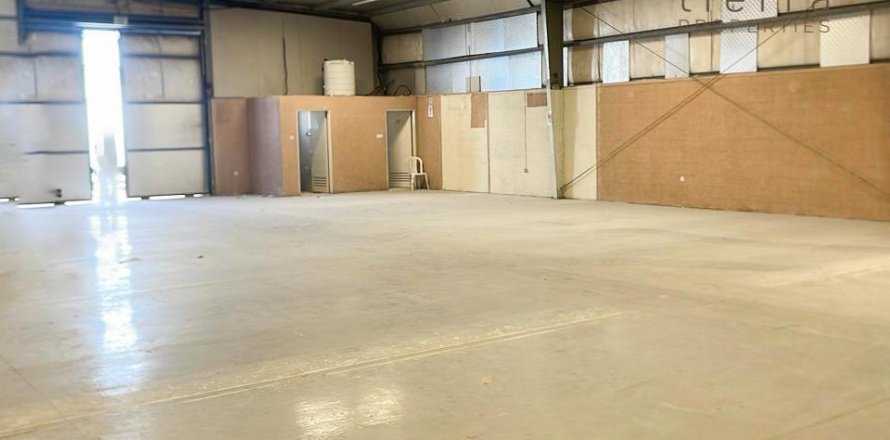 Warehouse de 325.2m² en Al Quoz, UAE No. 38864