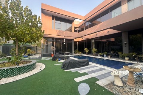 Вилла с 5 спальнями в Tilal City, ОАЭ №208648