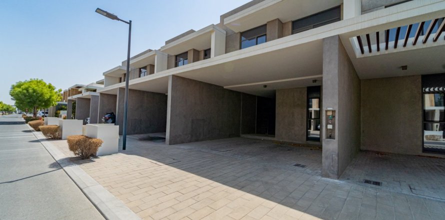 3 bedrooms Townhouse in Dubai, UAE No. 217079