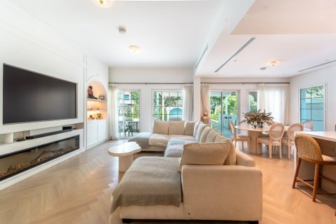 2 bedrooms Villa in Jumeirah Village Triangle, UAE No. 217109 9