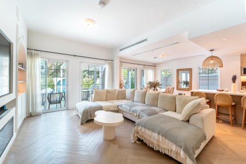 2 bedrooms Villa in Jumeirah Village Triangle, UAE No. 217109 8