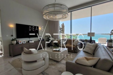6 bedrooms Villa in Abu Dhabi, UAE No. 167080 9