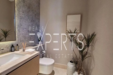 6 bedrooms Villa in Abu Dhabi, UAE No. 167080 17