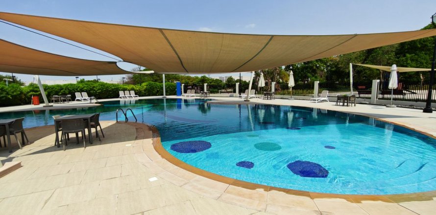 5 bedrooms Villa in Dubai, UAE No. 213883