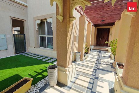 5 bedrooms Villa in Dubai, UAE No. 213883 3
