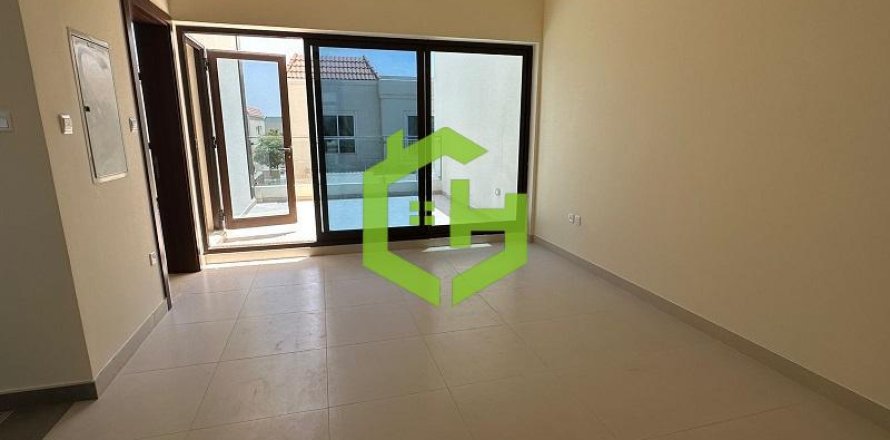 3 bedrooms Townhouse in District 11, UAE No. 22608