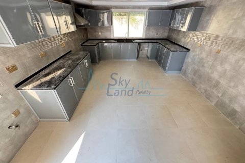 Villa de 5 dormitorios en Jumeirah, UAE No. 127105 10