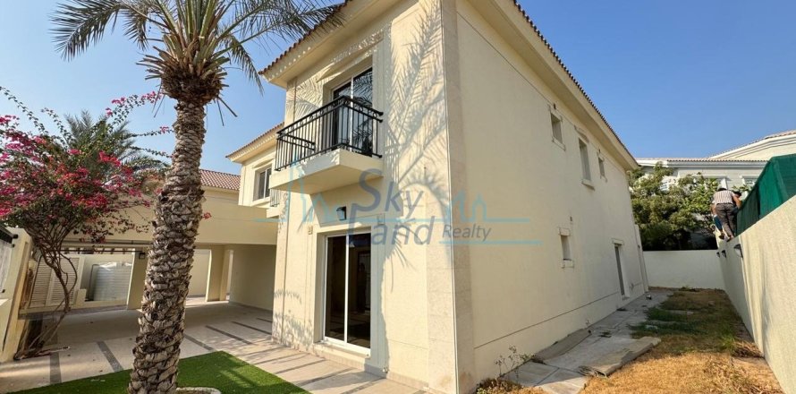Villa de 5 dormitorios en Jumeirah, UAE No. 127105