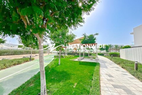 3 bedrooms Duplex in Abu Dhabi, UAE No. 134404 15