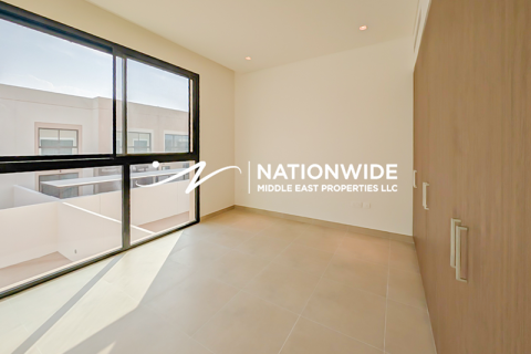 3 bedrooms Duplex in Abu Dhabi, UAE No. 134404 5