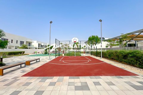 3 bedrooms Duplex in Abu Dhabi, UAE No. 134404 10