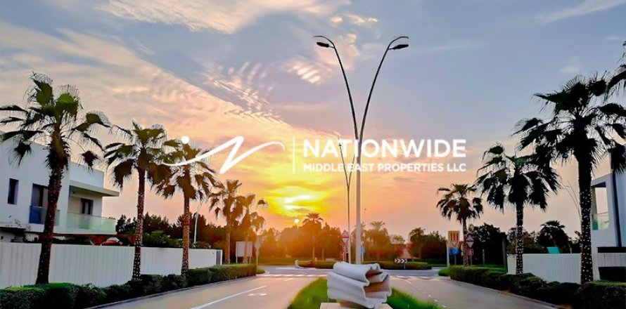 3 bedrooms Duplex in Abu Dhabi, UAE No. 134404