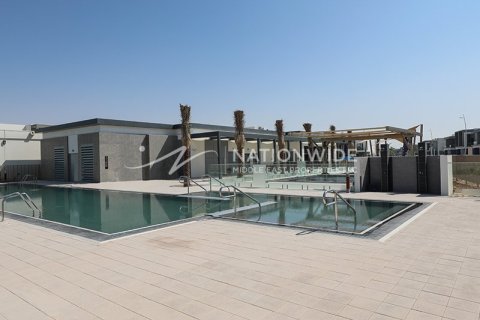 3 bedrooms Duplex in Abu Dhabi, UAE No. 134404 12