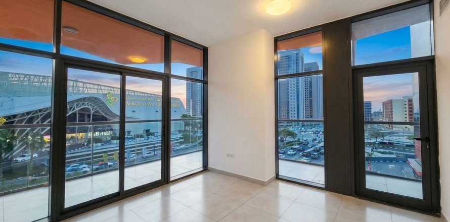 2 bedrooms Apartment in Dubai, UAE No. 213305