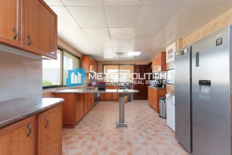 Земельный участок 1393.5м² в Халифа-Сити, ОАЭ №120535 11